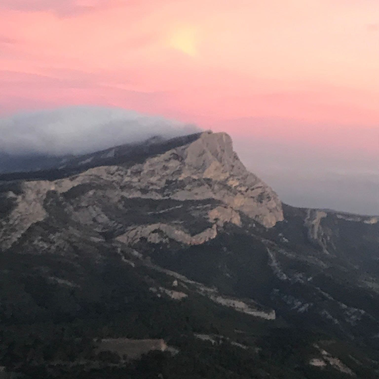 Dernier vol de l'année 2022 au coucher de soleil, avec mon ami Bruno de la Sté Hélico Evasion dans son Dynali H3. . . . . . .