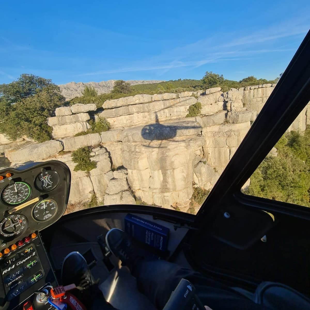Vol en formation avec un R44 ? . . . . .